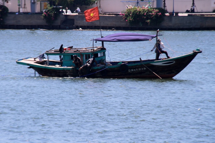 nguoi dan da nang muu sinh duoi cai nang nhu do lua