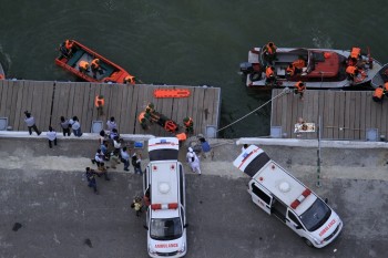 Diễn tập quy mô lớn cứu hộ tàu chìm trên sông Hàn