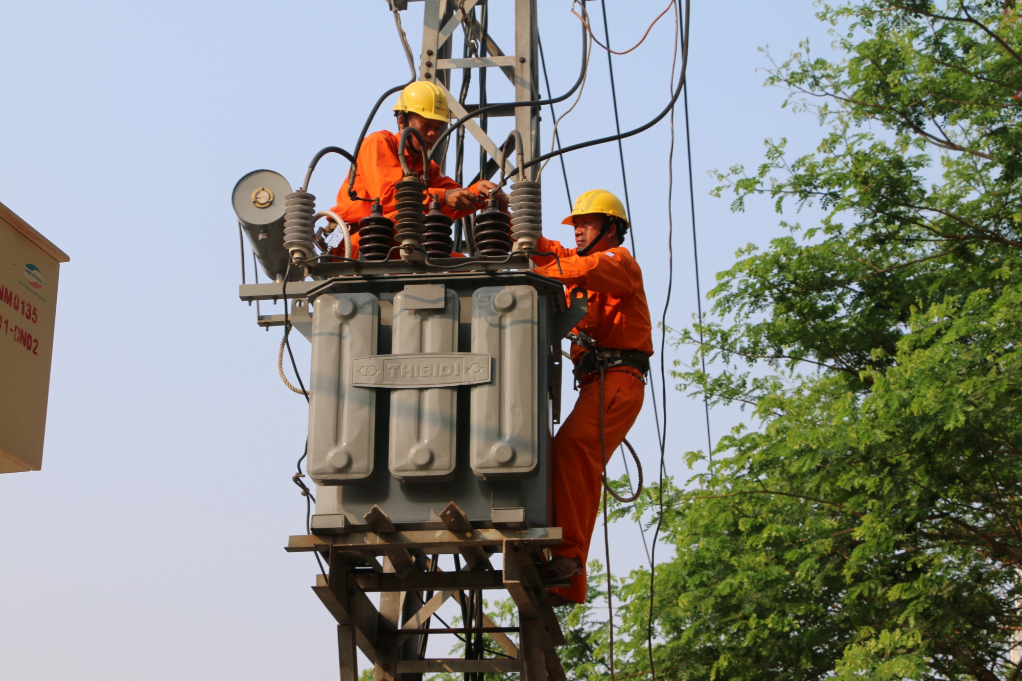Tính nhầm hoá đơn điện, hai lãnh đạo ngành điện Quảng Bình bị đình chỉ công tác