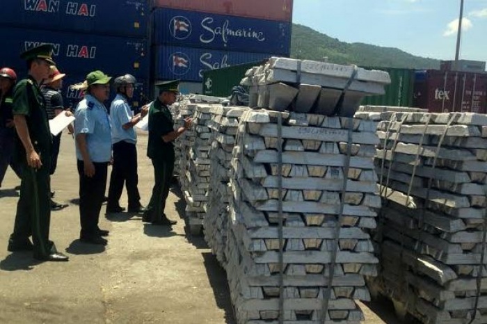 nguy trang 6 container dong nhom bang vai vun