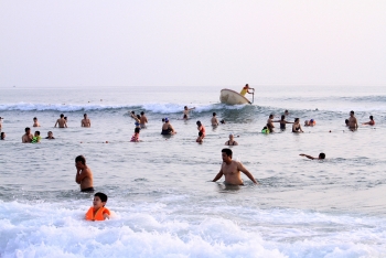 Đà Nẵng khuyến cáo du khách hạn chế tắm biển