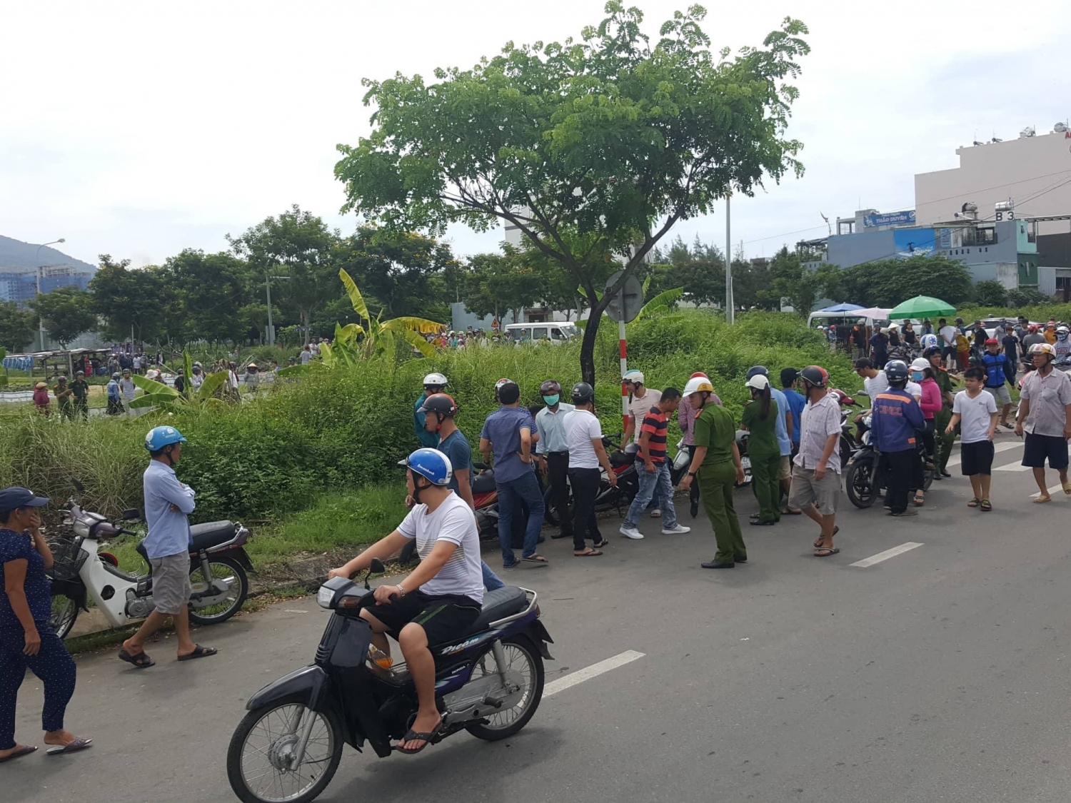 da nang phat hien thi the dang phan huy trong bui ram