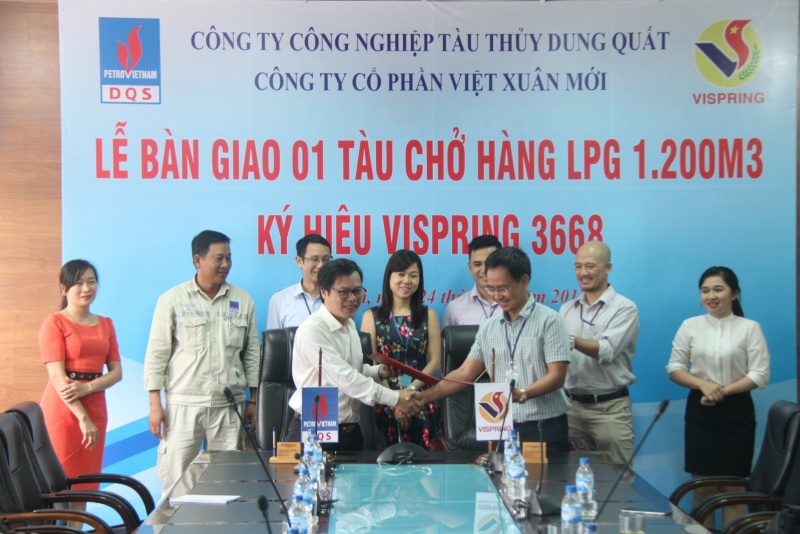 dqs ban giao tau lpg 1200m3 cho chu dau tu