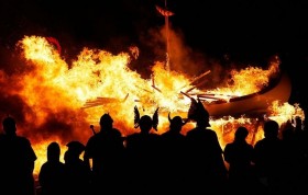 Lễ hội lửa "có một không hai" ở Scotland