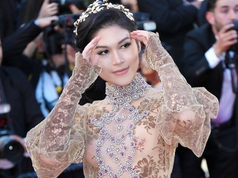Ngọc Thanh Tâm diện váy gần 1 tỷ đồng tại LHP Cannes 2017