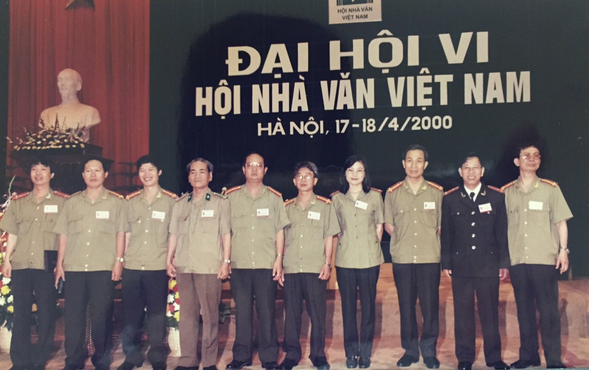 Các nhà văn công an tại Đại hội VI Hội Nhà văn Việt Nam
