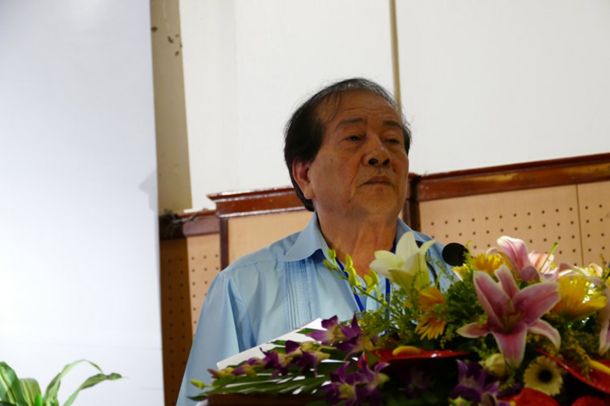 Nhà văn Hữu Thỉnh - Chủ tịch Hội Nhà văn Việt Nam khóa VIII phát biểu tại Đại hội lần thứ IX