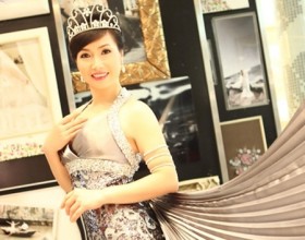Hoa hậu Bùi Bích Phương bất ngờ “tái xuất” cùng Hoa khôi Trí tuệ 2013