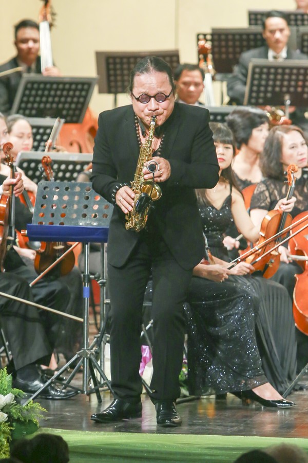 Nhật Thuỷ hát trong chương trình hòa nhạc tầm cỡ