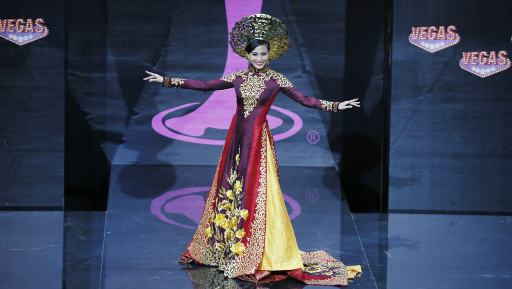 Việt Nam lọt Top 10 trang phục dân tộc Miss Universe 2013