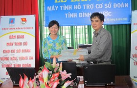 Cán bộ PV Drilling quyên góp máy tính tặng các xã nghèo Bình Phước