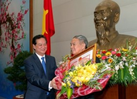 Thủ tướng trao Huân chương Hồ Chí Minh cho đồng chí Thái Phụng Nê