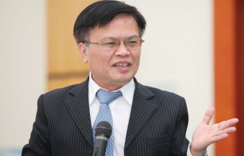TS Nguyễn Đình Cung: "Thủ tục hành chính nửa điện tử, nửa giấy tờ chỉ để vòi tiền doanh nghiệp"