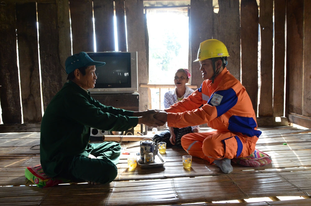 Thanh Hóa: Thêm 157 hộ dân được sử dụng điện lưới Quốc gia trước Tết Nguyên đán Kỷ Hợi