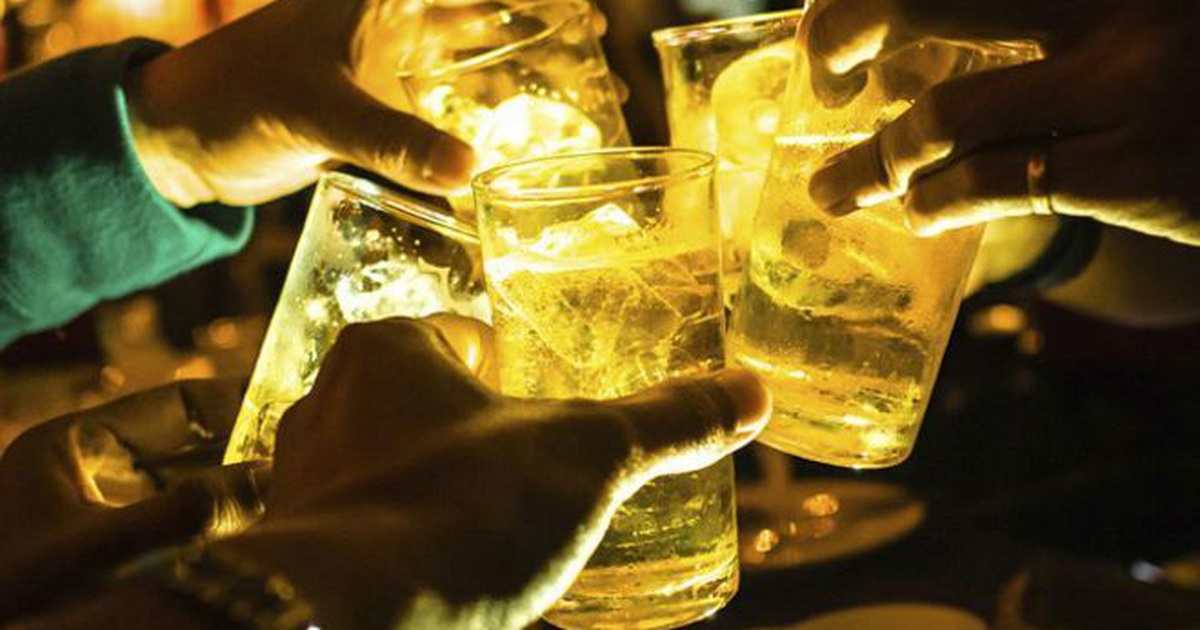 Luật mới về tác hại rượu bia “gây sốt”, cổ phiếu Sabeco, Habeco vẫn tăng mạnh