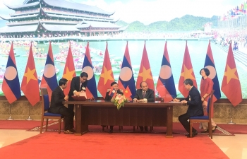EVN ký kết hợp đồng mua bán điện với Tập đoàn Phongsubthavy và Tập đoàn Chealun Sekong (Lào)