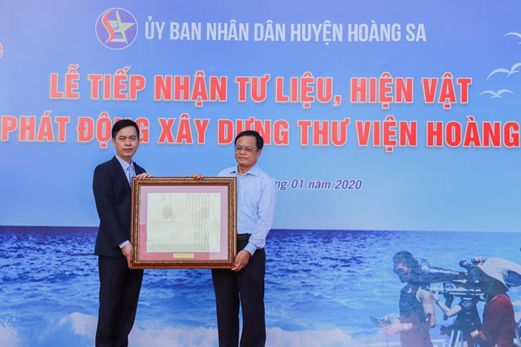 Đà Nẵng tiếp nhận 19 châu bản triều Nguyễn về Hoàng Sa
