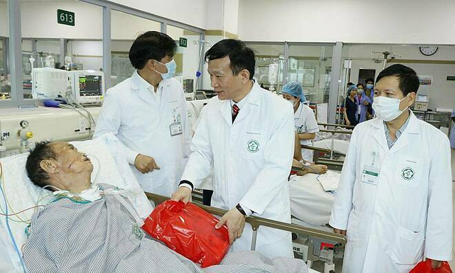 Bệnh viện vừa lo Tết vừa chống viêm phổi Vũ Hán