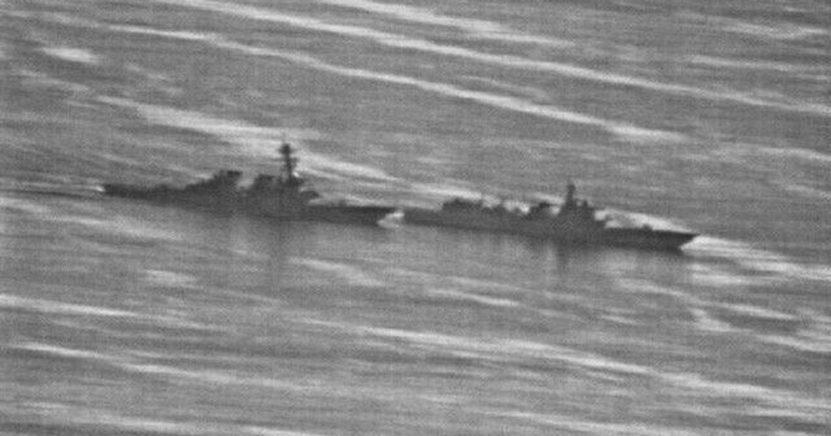 Mỹ tiết lộ video tàu chiến Mỹ - Trung suýt va chạm trên Biển Đông