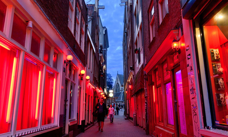 Những người sống ở phố đèn đỏ Amsterdam