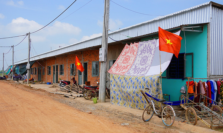 Tết trong nhà mới của xóm Việt kiều Campuchia