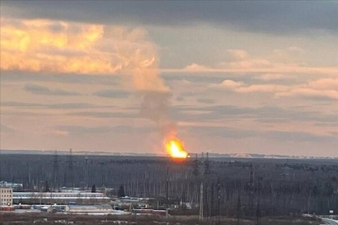 Đường ống khí đốt phát nổ dữ dội trong khu vực Nga kiểm soát ở Ukraine - 1