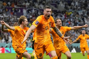 Man Utd chiêu mộ tiền đạo người Hà Lan thay thế Ronaldo