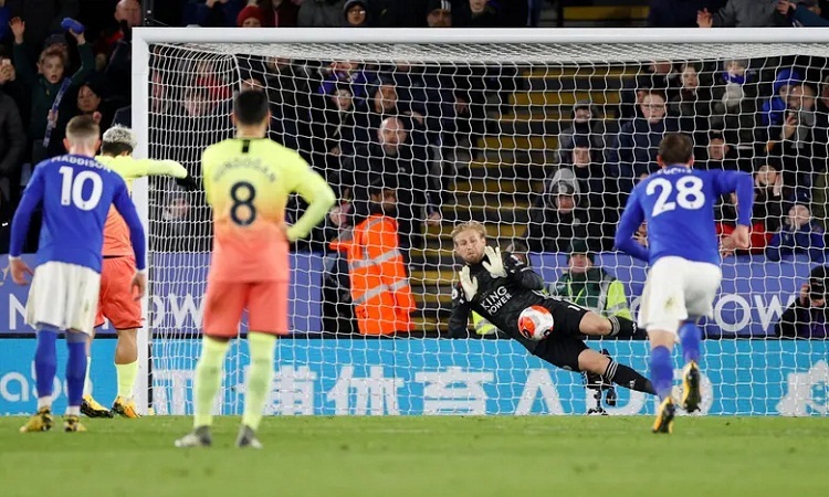 Gabriel Jesus giúp Man City hạ Leicester
