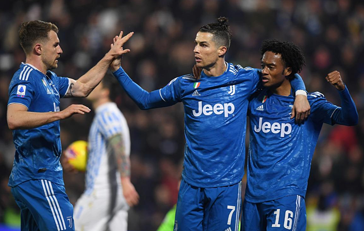 Ronaldo san bằng kỷ lục Serie A