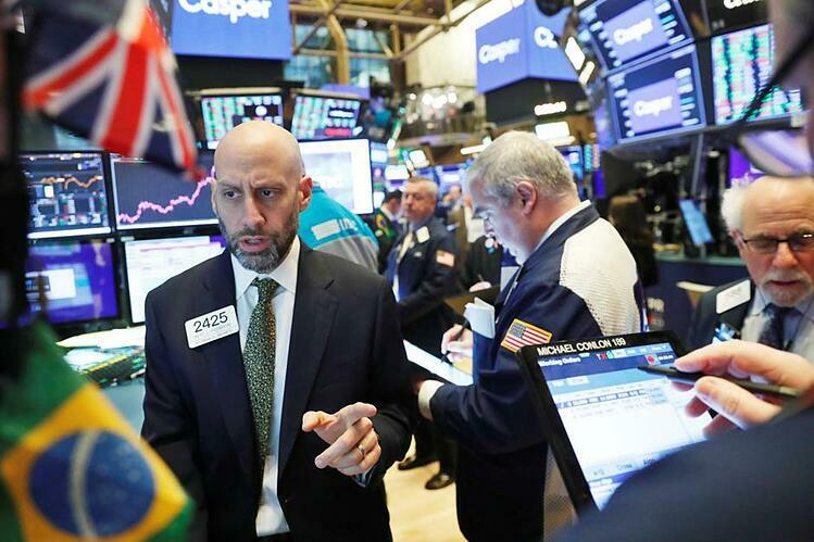 Dow Jones giảm tiếp gần 900 điểm