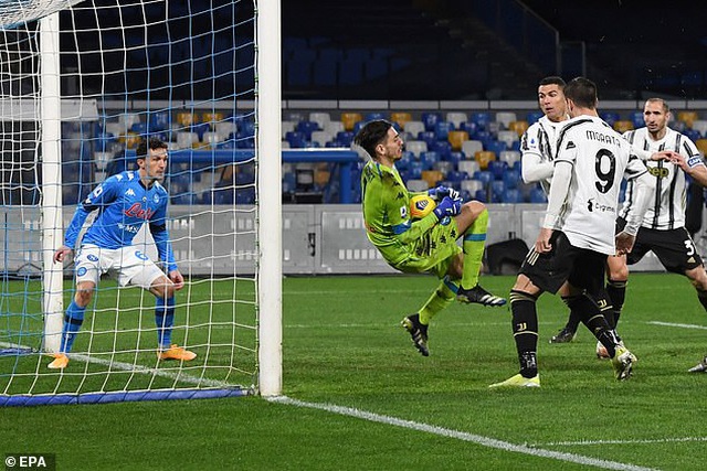 C.Ronaldo bất lực, Juventus gục ngã trước Napoli - 3
