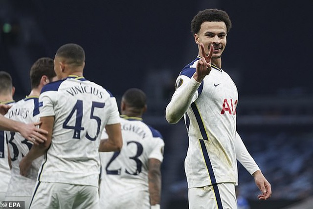 Dele Alli lập siêu phẩm xe đạp chổng ngược, Tottenham đại thắng 4-0 - 3