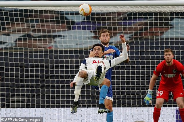 Dele Alli lập siêu phẩm xe đạp chổng ngược, Tottenham đại thắng 4-0 - 2