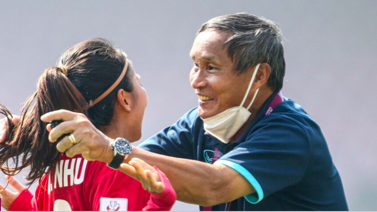 Câu chuyện cảm động về HLV Mai Đức Chung ở đội tuyển nữ Việt Nam - 1