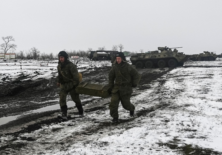 Mỹ cáo buộc Nga đưa máy bay chiến đấu tới gần Ukraine - 1