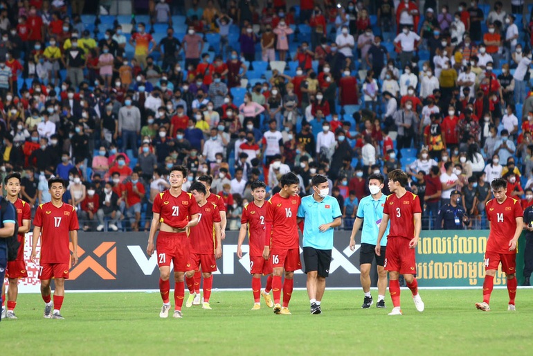Nửa đội tuyển U23 Việt Nam ở lại Campuchia để điều trị Covid-19 - 1