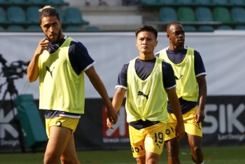 Quang Hải không được vào sân ở trận Pau FC thua Bordeaux