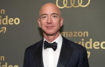 Bị người quen bán tin ngoại tình cho báo lá cải, tỷ phú Jeff Bezos vẫn kiếm 8 tỷ USD tuần qua