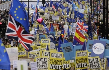 Biểu tình quy mô lớn ở Anh đòi trưng cầu dân ý Brexit lần hai