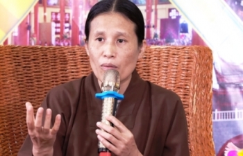 Người phụ nữ tuyên truyền ‘vong báo oán’ ở chùa Ba Vàng
