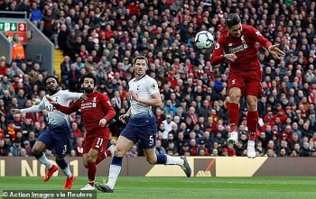 Alderweireld phản lưới phút 90, Liverpool thắng nghẹt thở Tottenham 2 - 1