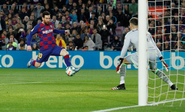 Messi đưa Barca trở lại đỉnh bảng La Liga