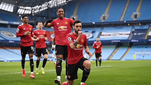 Man City 0-2 Man Utd: Đòn knock-out chớp nhoáng - 10