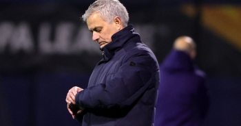 Tottenham thua mất mặt, HLV Mourinho "phát điên" với học trò