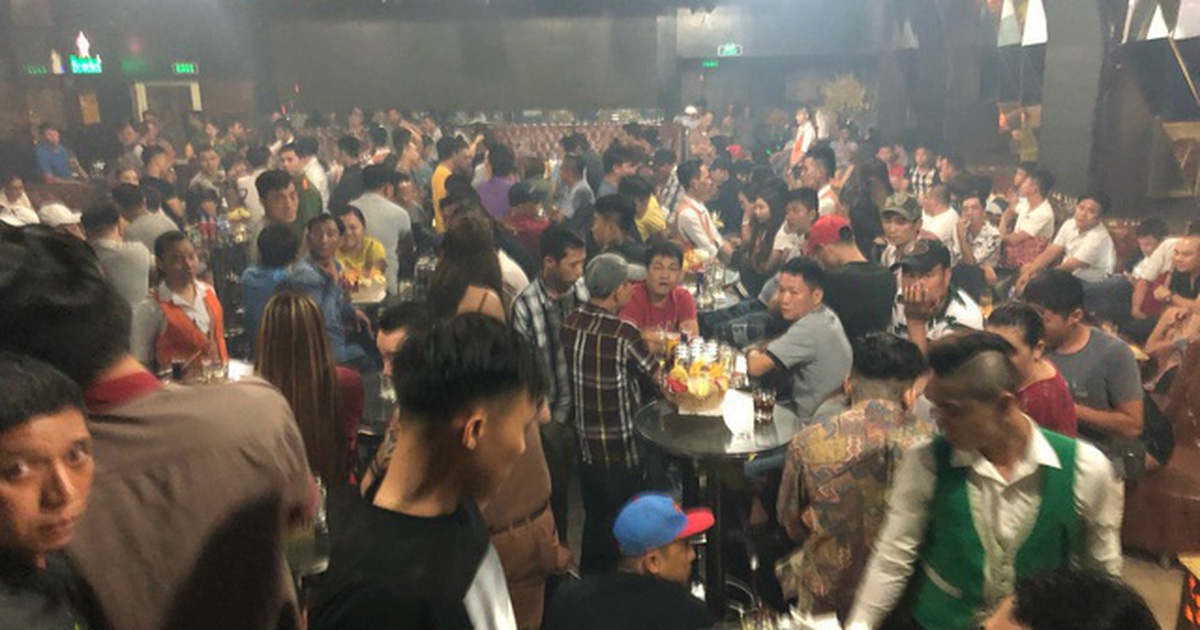 TPHCM cho phép quán bar, vũ trường, karaoke hoạt động trở lại