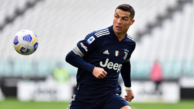 Sếp lớn Juventus: Không ai có thể động tới C.Ronaldo - 2