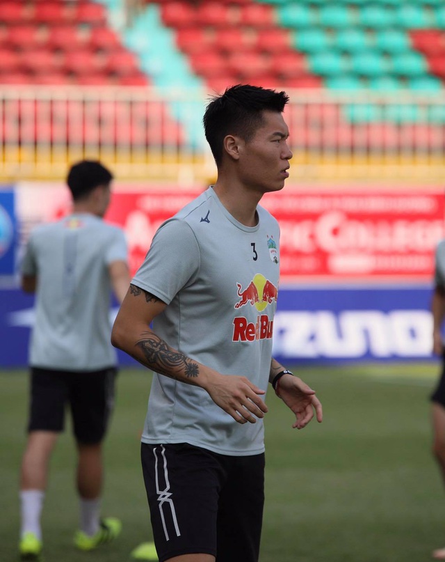 HA Gia Lai 3-0 TPHCM: Lee Nguyễn mờ nhạt, Công Phượng tiếp tục rực rỡ - 25