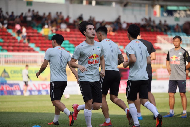 HA Gia Lai 3-0 TPHCM: Lee Nguyễn mờ nhạt, Công Phượng tiếp tục rực rỡ - 23