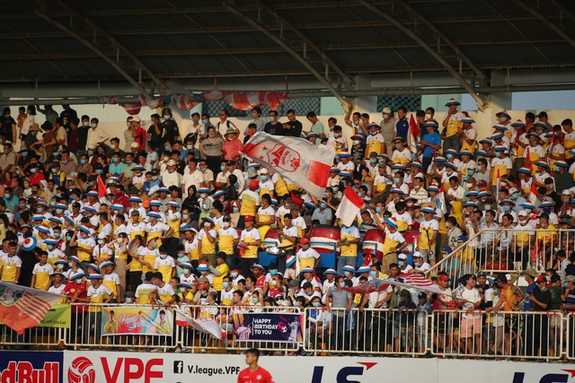 HA Gia Lai 3-0 TPHCM: Lee Nguyễn mờ nhạt, Công Phượng tiếp tục rực rỡ - 16