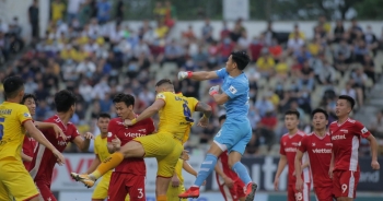 Phan Văn Đức bị phong tỏa, SL Nghệ An bại trận trước CLB Viettel